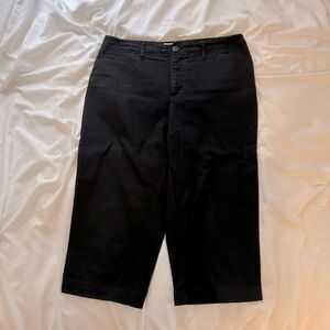 Black Capri pants